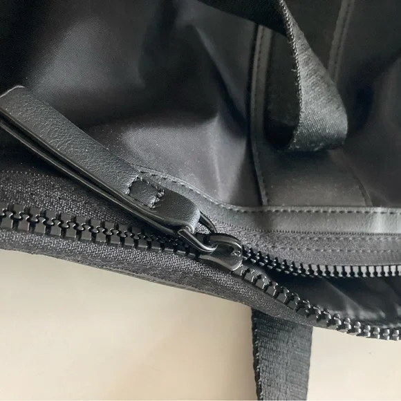 Calvin Klein gym bag - Picture 4 of 5